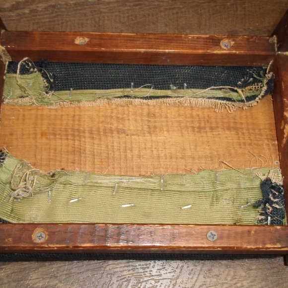 Vintage hand embroidered wood footstool - Picture 6 of 6